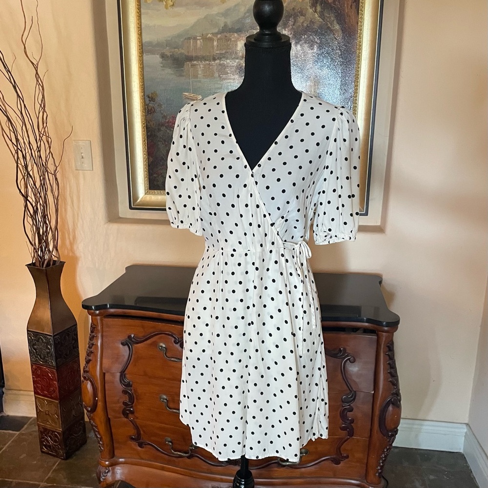 Black and white polka dot wrap dress short sleeve